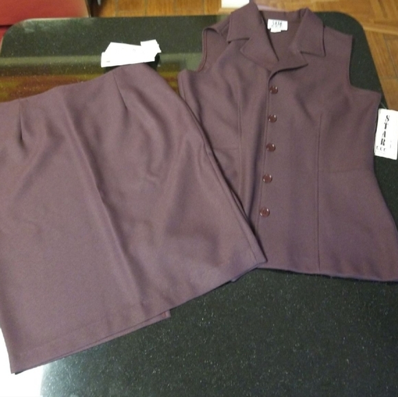 Vest & Skirt Set - Picture 4 of 9